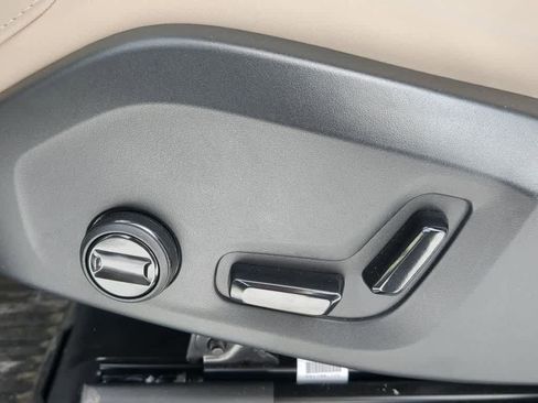 Certified 2026 Volvo XC90 B6 Plus w/ Protection Package Premier image 16