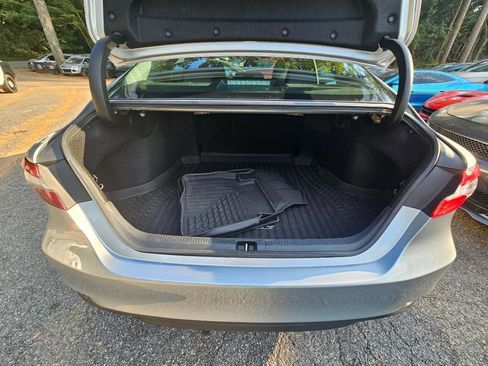 Used 2018 Toyota Camry LE image 29