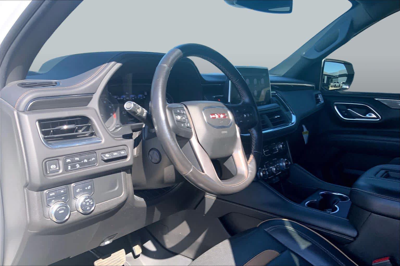 Used 2021 GMC Yukon AT4 w/ AT4 Premium Package AWD/4WD image 17