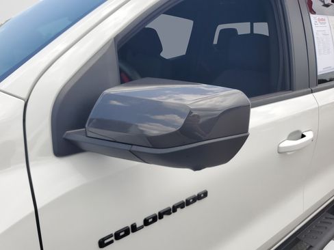 Used 2025 Chevrolet Colorado Z71 w/ Technology Package AWD/4WD image 27