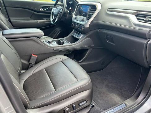 Used 2023 GMC Acadia SLT w/ Technology Package AWD/4WD image 16