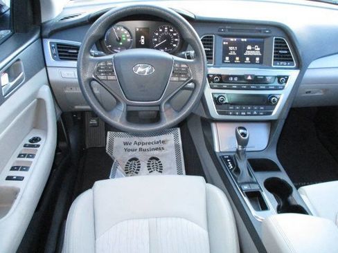 Used 2017 Hyundai Sonata SE image 31