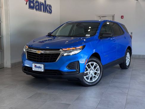 Certified 2024 Chevrolet Equinox LS w/ LS Convenience Package AWD/4WD image 2