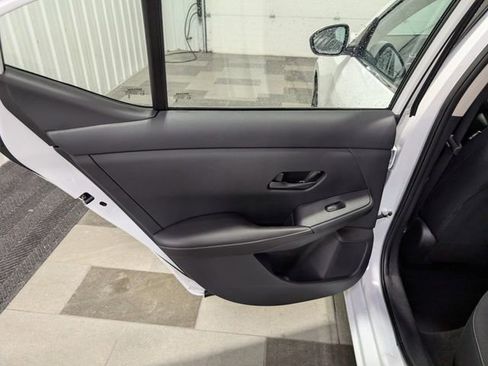 Used 2025 Nissan Sentra SV image 8