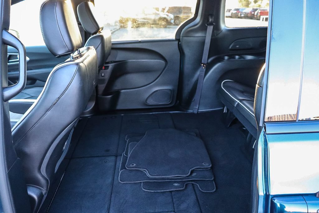 Used 2025 Chrysler Pacifica Limited FWD image 22