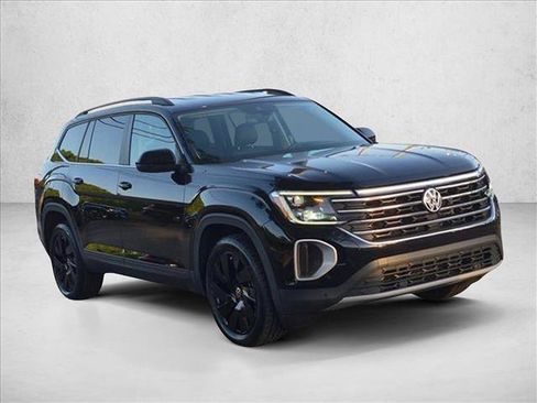 Used 2024 Volkswagen Atlas SE FWD image 3