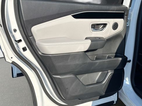 Used 2025 Honda Pilot EX-L image 15