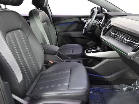 Used 2022 Audi Q4 e-tron Prestige image 16