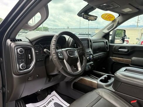 Used 2022 GMC Sierra 2500 Denali w/ Denali Black Diamond Edition AWD/4WD image 3