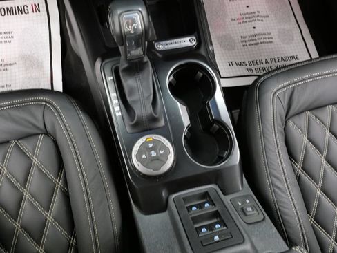 Used 2025 Ford Bronco Outer Banks AWD/4WD image 29