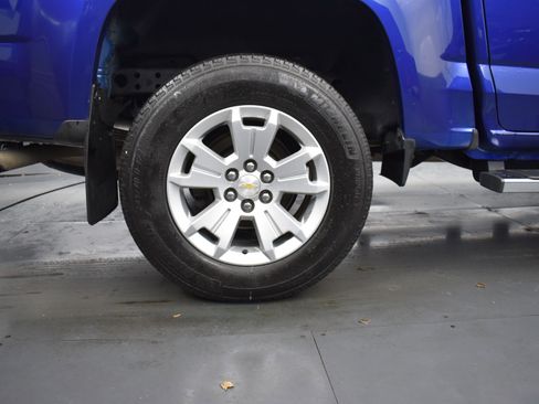 Used 2017 Chevrolet Colorado LT w/ LT Convenience Package image 9