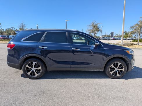 Used 2017 Kia Sorento EX w/ EX Premium Package image 4