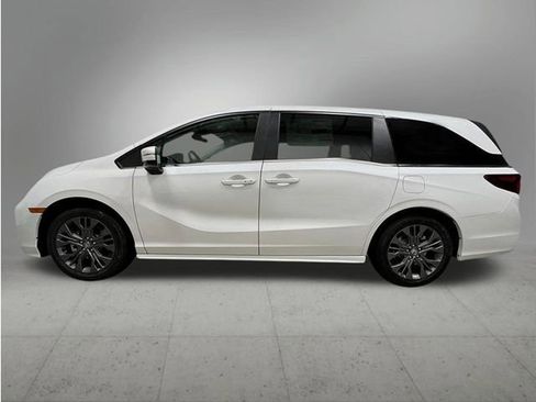 New 2026 Honda Odyssey Touring image 2