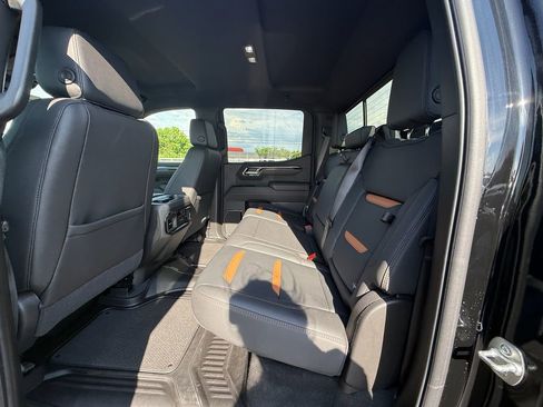Used 2025 GMC Sierra 1500 AT4 w/ AT4 Premium Package AWD/4WD image 19
