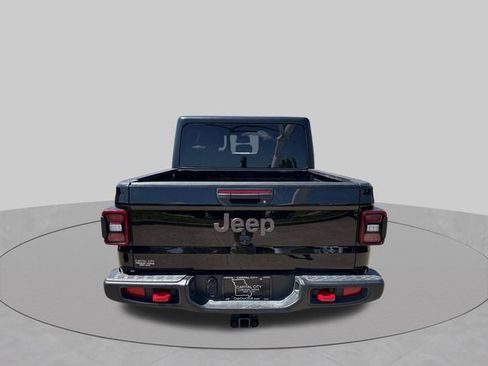 Used 2025 Jeep Gladiator Rubicon w/ Convenience Group AWD/4WD image 15