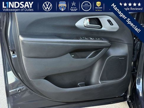 Used 2019 Chrysler Pacifica Limited w/ Advanced Safetytec Group image 8