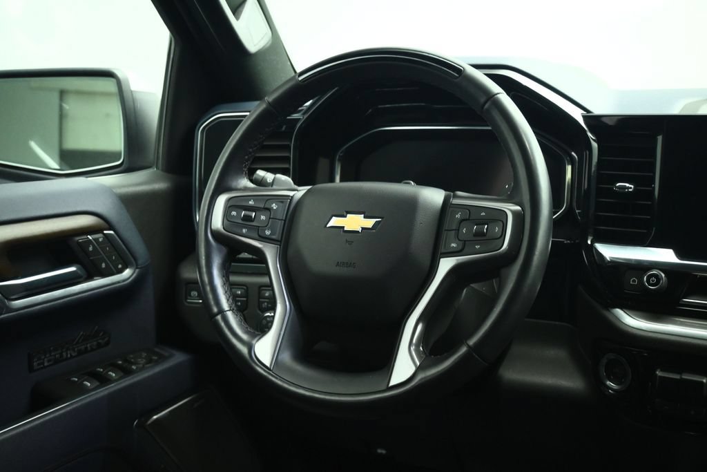 Used 2025 Chevrolet Silverado 1500 High Country w/ Technology Package AWD/4WD image 40
