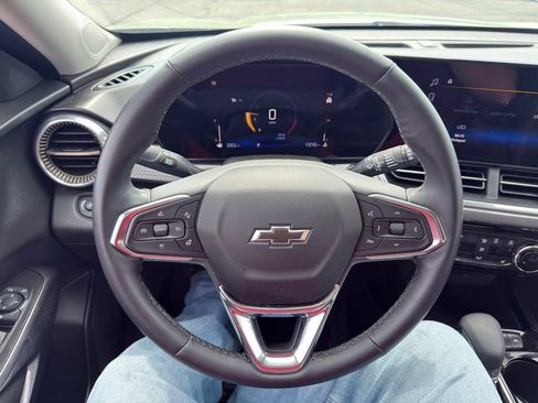 Used 2025 Chevrolet Trax ACTIV FWD image 6