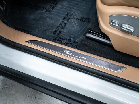 Certified 2025 Porsche Macan image 25