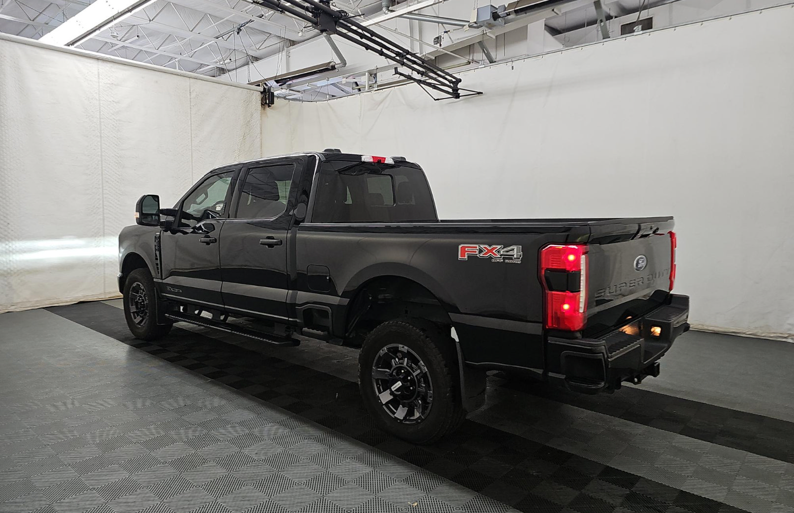 Used 2024 Ford F250 Lariat w/ Sport Appearance Package AWD/4WD image 4