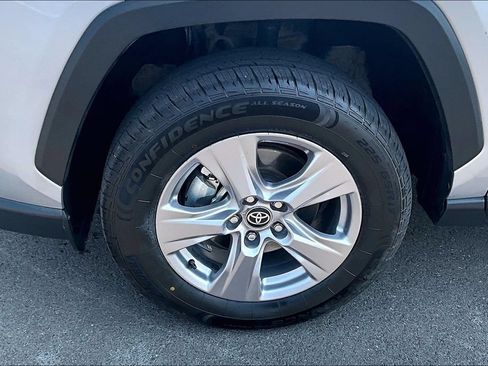 Used 2025 Toyota RAV4 XLE AWD/4WD image 9