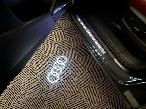 Used 2018 Audi SQ5 Prestige w/ Prestige Package AWD/4WD image 9