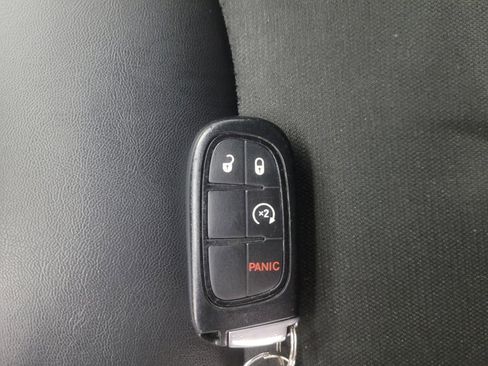 Used 2019 Jeep Cherokee Latitude Plus w/ Cold Weather Group image 32