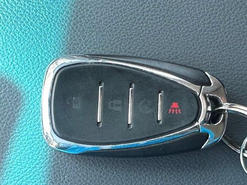 Used 2020 Chevrolet Bolt Premier w/ Infotainment Package FWD image 23