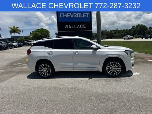Used 2024 GMC Terrain Denali w/ Denali Premium Package AWD/4WD image 6