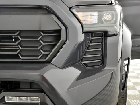 Used 2025 Toyota Tacoma TRD Sport image 2