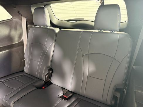 Used 2022 Buick Enclave Essence w/ Sound and Sites Package image 33