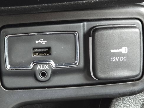 Used 2021 Jeep Renegade Limited image 8