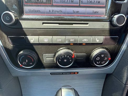 Used 2013 Volkswagen Passat 2.5 SE FWD image 31