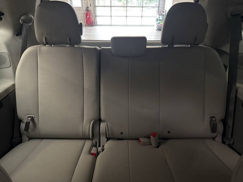Used 2011 Toyota Sienna XLE w/ Premium Pkg AWD/4WD image 28