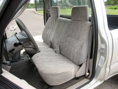 Used 2002 Toyota Tacoma 2WD Regular Cab image 19