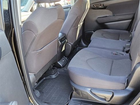 Used 2023 Toyota Highlander L image 7