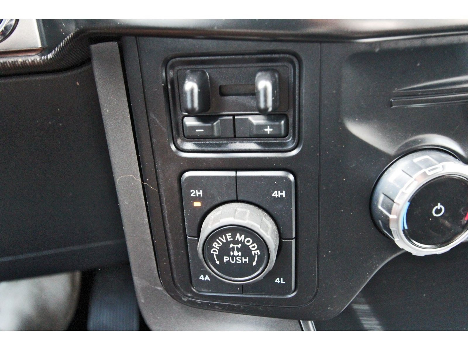 Used 2024 Ford F150 Lariat w/ FX4 Off-Road Package AWD/4WD image 27
