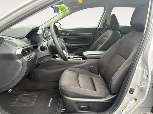 Used 2024 Nissan Altima 2.5 SV image 9