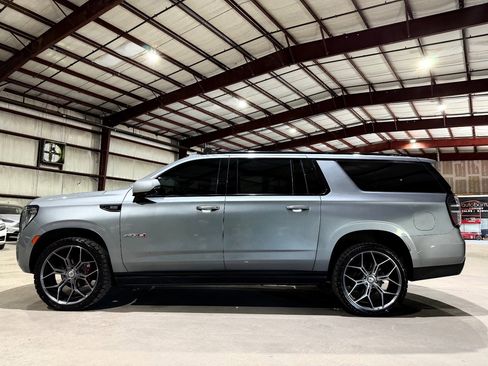 Used 2023 GMC Yukon XL AT4 w/ AT4 Premium Package image 8
