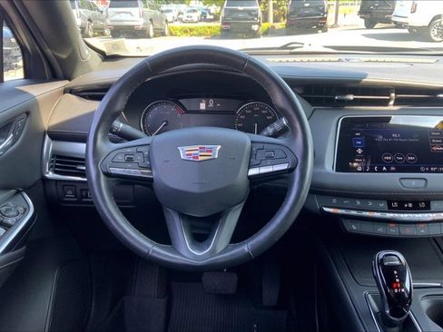 Used 2022 Cadillac XT4 Premium Luxury w/ Enhanced Visibility Package image 4
