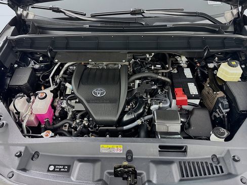 Used 2024 Toyota Highlander Platinum image 11