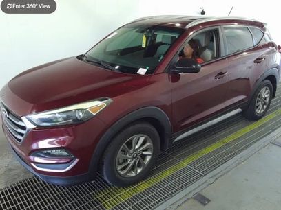 Used 2017 Hyundai Tucson SE w/ SE Popular Package 02