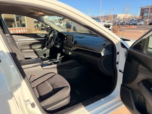 Used 2023 Nissan Altima 2.5 SV FWD image 22