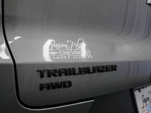Used 2024 Chevrolet TrailBlazer LT w/ Convenience Package AWD/4WD image 12