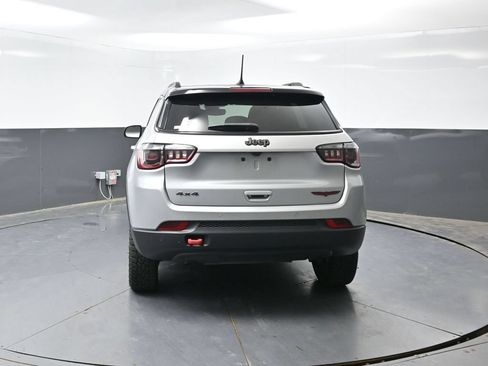 Used 2025 Jeep Compass Trailhawk AWD/4WD image 12