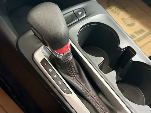 Used 2024 Chevrolet Trax RS FWD image 17