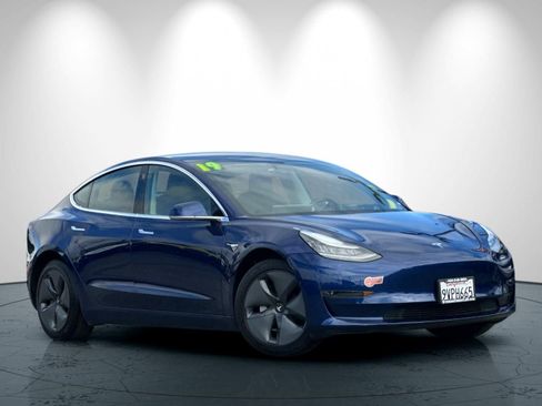 Used 2019 Tesla Model 3 Standard Range Plus RWD image 2