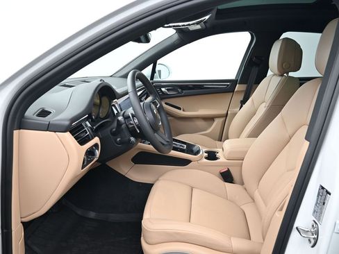 New 2026 Porsche Macan image 4