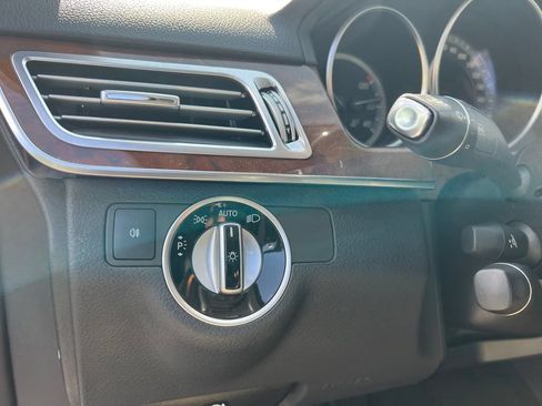 Used 2014 Mercedes-Benz E 350 Sedan image 26