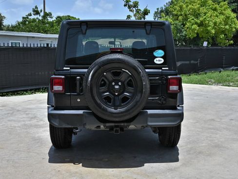 Used 2022 Jeep Wrangler Sport AWD/4WD image 5